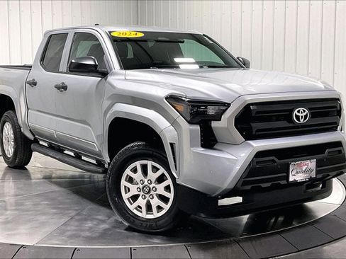 Used 2024 Toyota Tacoma SR image 3