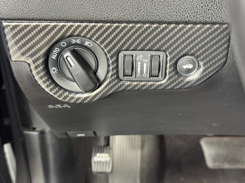 Used 2019 Dodge Charger SXT image 16