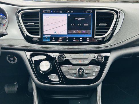 New 2026 Chrysler Pacifica Limited w/ S Appearance Package image 24