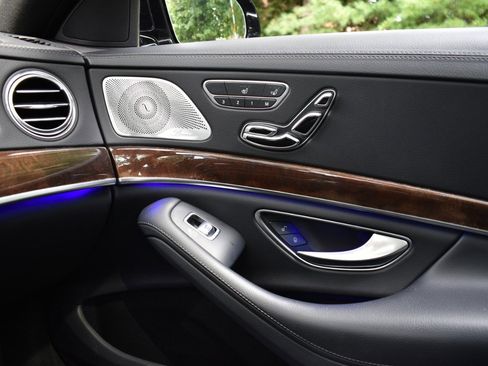 Used 2018 Mercedes-Benz S 450 4MATIC Sedan w/ Premium Package image 26