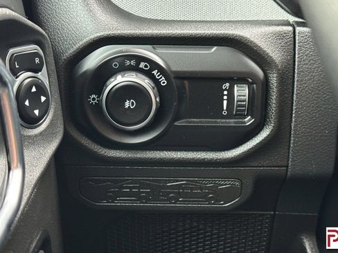 Used 2025 Jeep Wrangler Unlimited Sport AWD/4WD image 32