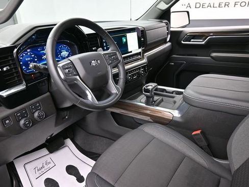 Used 2025 Chevrolet Silverado 1500 RST AWD/4WD image 18