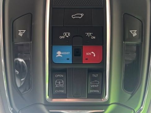 Certified 2023 Jeep Grand Cherokee Laredo w/ Luxury Tech Group I AWD/4WD image 31