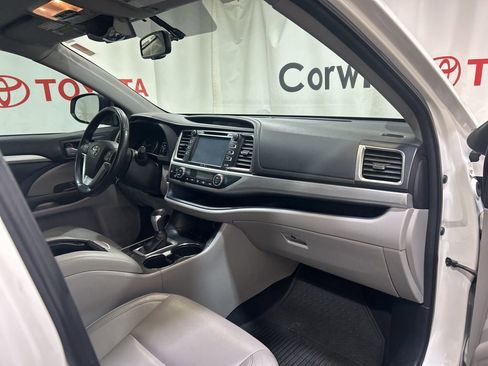 Used 2015 Toyota Highlander XLE image 12