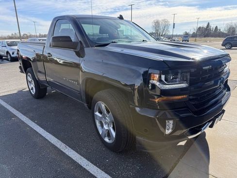 Used 2018 Chevrolet Silverado 1500 LT w/ LT Convenience Package image 2