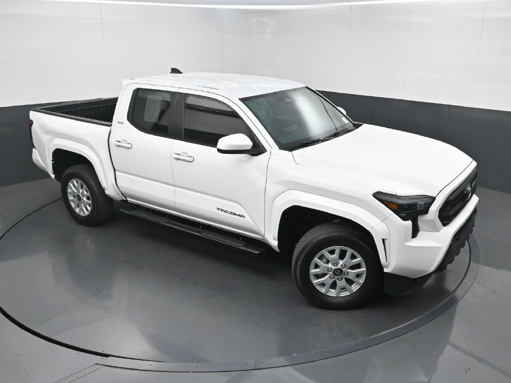 Used 2024 Toyota Tacoma SR5 AWD/4WD image 31