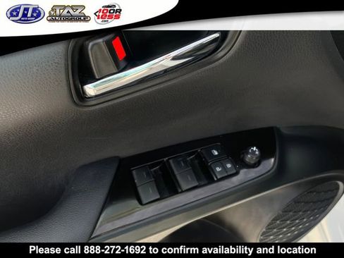 Used 2019 Toyota Prius L Eco FWD image 17
