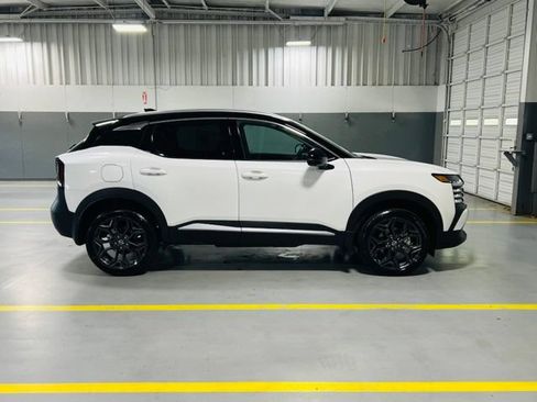 New 2026 Nissan Kicks SR FWD image 17