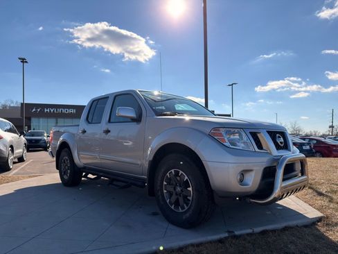 Used 2019 Nissan Frontier PRO-4X image 7
