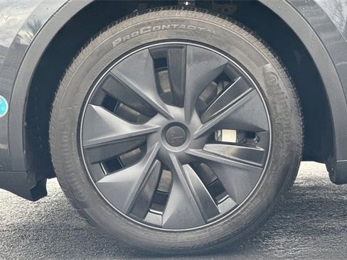 Used 2025 Tesla Model Y Long Range image 33