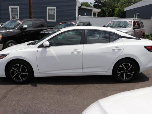 Used 2024 Nissan Sentra SV FWD image 2