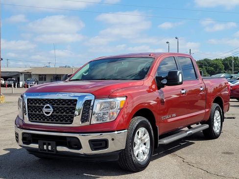 Used 2018 Nissan Titan SV w/ SV Convenience Package AWD/4WD image 1
