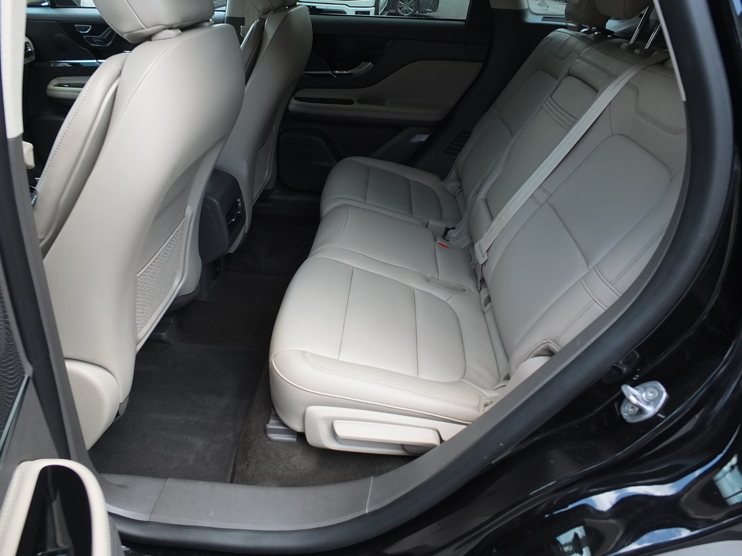 Used 2023 Lincoln Corsair FWD image 12