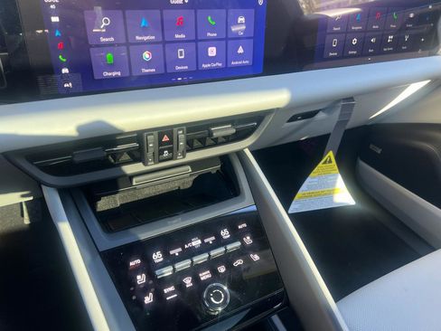 Certified 2024 Porsche Macan 4 Electric image 20