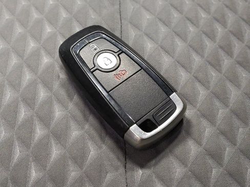 Used 2020 Ford Escape SE image 32