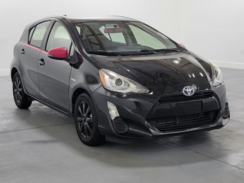 Used 2016 Toyota Prius C Persona Series image 2
