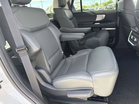 New 2026 Ford Expedition Active image 12