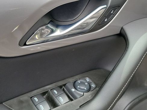 Used 2025 Chevrolet Blazer LT FWD image 24
