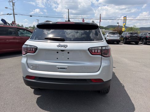 Used 2025 Jeep Compass Limited AWD/4WD image 7