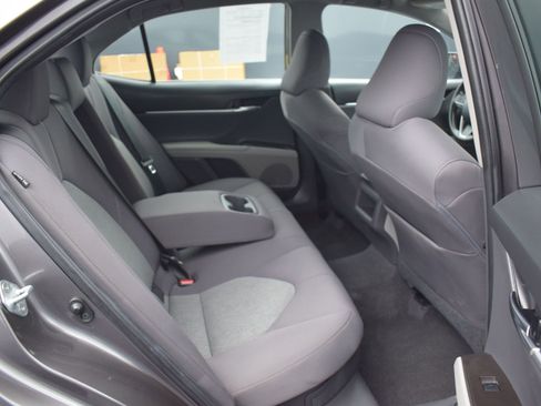 Used 2021 Toyota Camry LE image 11