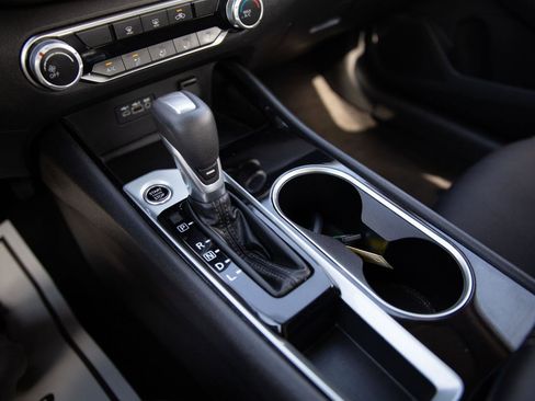 Used 2024 Nissan Altima 2.5 SV image 15