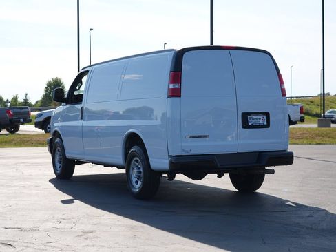 Used 2020 Chevrolet Express 3500 w/ Driver Convenience Package RWD image 5