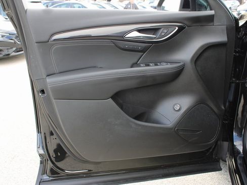 Used 2023 Buick Envision Essence image 9