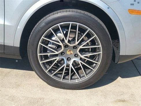 Used 2021 Porsche Cayenne image 14