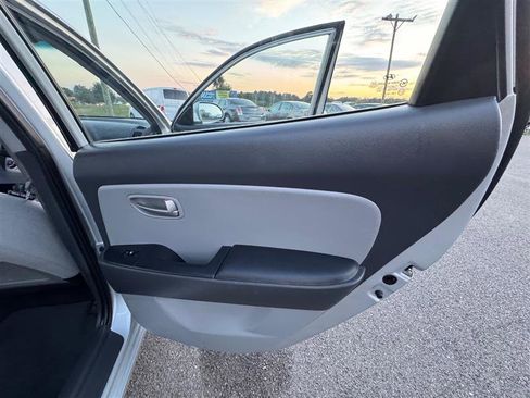 Used 2009 Hyundai Elantra GLS image 39