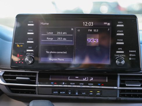 Certified 2024 Toyota Sienna LE image 4