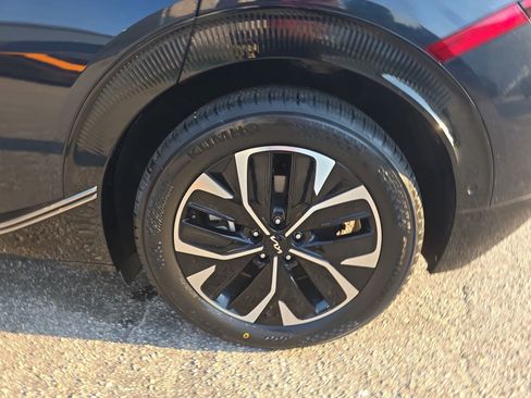 Used 2024 Kia EV6 Wind w/ Wind Technology Package image 31