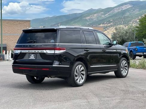 Used 2024 Lincoln Navigator Reserve AWD/4WD image 8