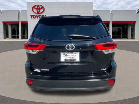 Used 2019 Toyota Highlander XLE FWD image 4