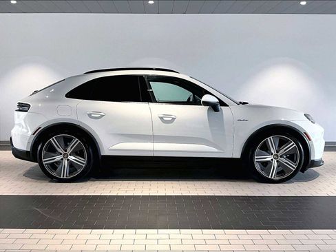 Used 2025 Porsche Macan 4 Electric image 11