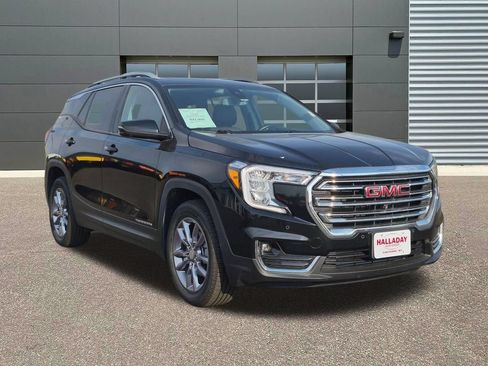 Used 2022 GMC Terrain SLT w/ Infotainment Package II AWD/4WD image 3