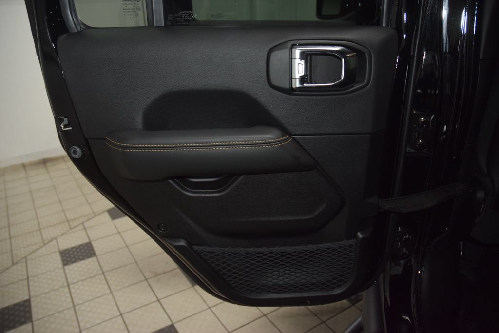 Used 2025 Jeep Wrangler Unlimited Sahara AWD/4WD image 45