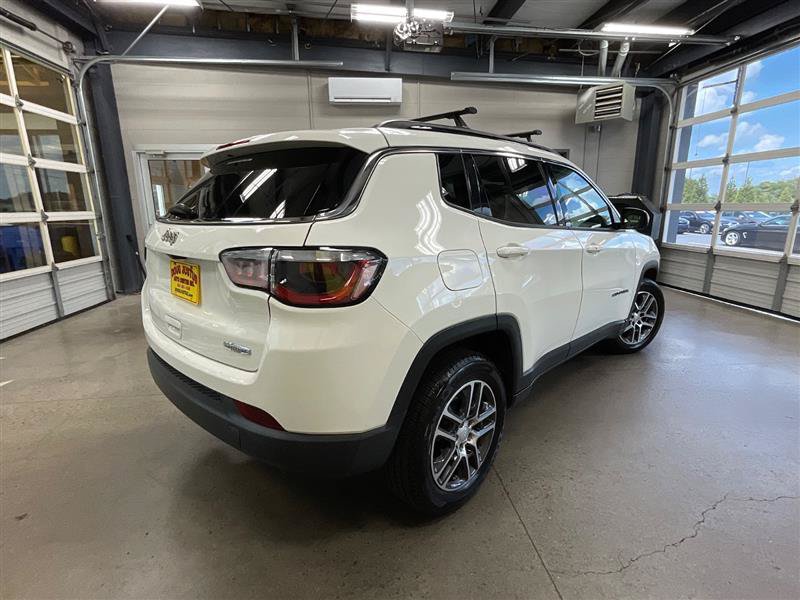 Used 2020 Jeep Compass Latitude FWD image 5