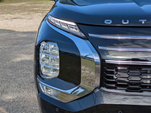 New 2026 Mitsubishi Outlander SE image 10