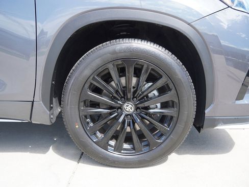 Certified 2024 Toyota Highlander XSE image 11