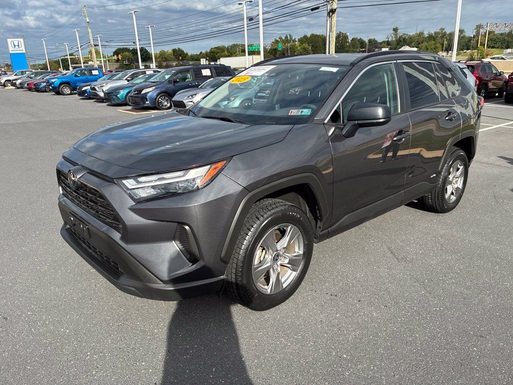 Used 2025 Toyota RAV4 LE AWD/4WD image 18
