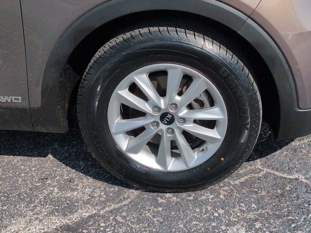Used 2020 Kia Sorento LX AWD/4WD image 11