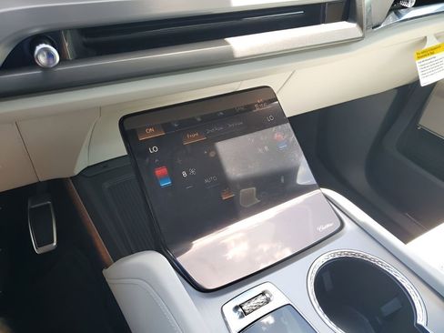 New 2026 Cadillac Vistiq Luxury image 40