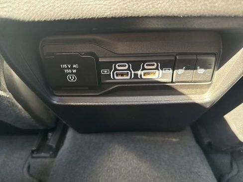 Used 2023 Jeep Grand Cherokee Limited w/ Luxury Tech Group II image 17