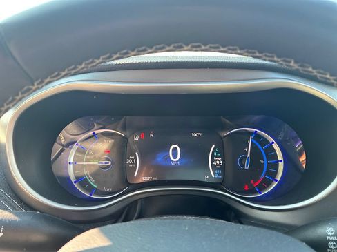 Used 2022 Chrysler Pacifica Touring-L w/ Uconnect Theater Family Group FWD image 14