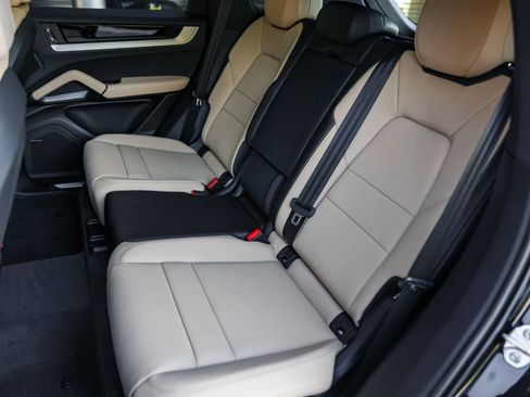 Used 2026 Porsche Cayenne image 30