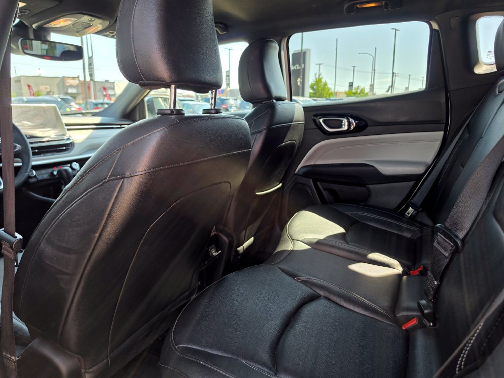 Used 2025 Jeep Compass Limited AWD/4WD image 11
