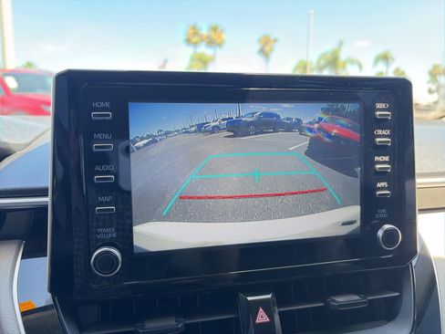 Used 2020 Toyota Corolla LE FWD image 18