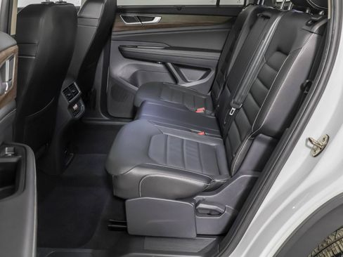 Used 2024 Volkswagen Atlas SEL AWD/4WD image 37