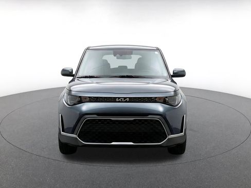 Used 2025 Kia Soul LX w/ LX Technology Package FWD image 2
