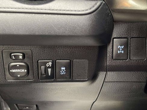 Used 2014 Toyota RAV4 LE AWD/4WD image 25